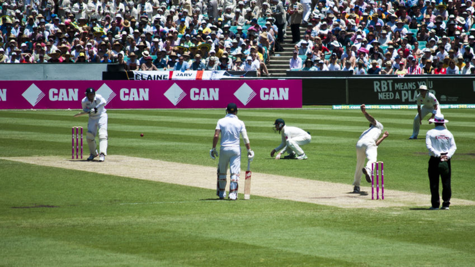 35881565 - sydney,australia - january 4: australias nathan lyon bowls on the last ashes test match at sydney cricket ground,australia on january 4, 2014